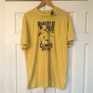 Roberto Clemente Pittsburgh Pirates 3,000 Hits Graphic Soft-wash T-Shirt